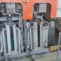 Mantis packing machine for packing powder products into bags