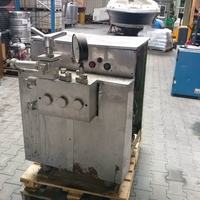 Piston homogenizer