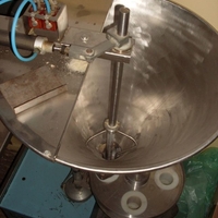 Rotary solids feeder